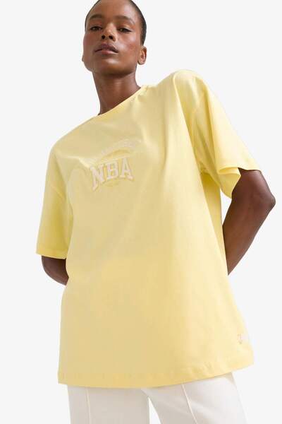 DeFacto Defactofit Nba Wordmark Oversize Wide Fit Crew Neck Short Sleeve T-Shirt E3844Ax25Sm