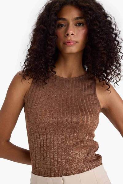 DeFacto Slim Fit Dar Kesim Bisiklet Yaka Simli Kumaş Atlet F5509AX25SM