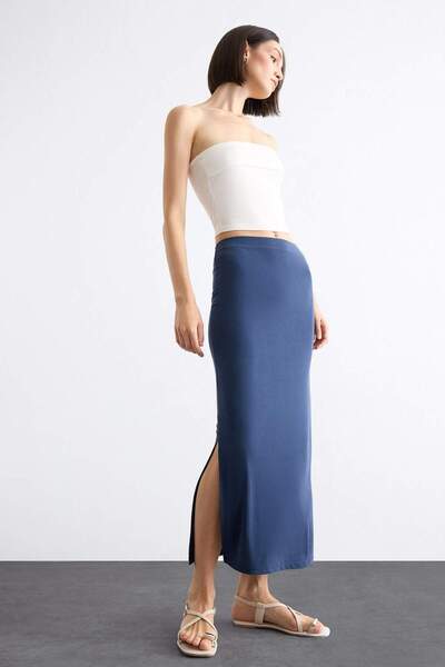 DeFacto Slim Fit Dar Kesim Yırtmaçlı Midi Etek F8335AX25SM