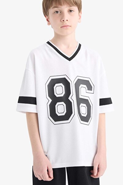 DeFacto Übergroßes, weit geschnittenes T-Shirt mit V-Ausschnitt und bedrucktem Tüll für Jungen mit kurzen Ärmeln F2412A825HS