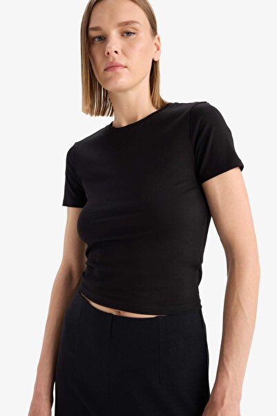 DeFacto Slim Fit Dar Kesim Bisiklet Yaka Basic Düz Kısa Kollu Siyah Tişört F3535AX25SM