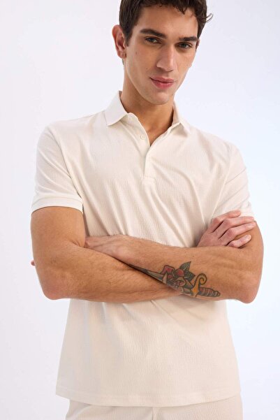 DeFacto Slim Fit με λεπτή εφαρμογή με λαιμόκοψη πόλο με κοντό μανίκι με υφή, λευκό μπλουζάκι E1222AX25SM