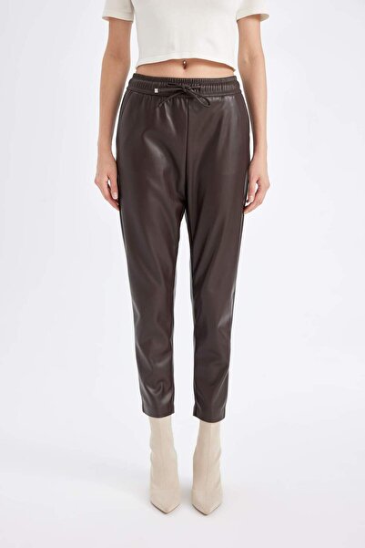 DeFacto Jogger Yüksek Bel Cepli Suni Deri Pantolon X8320AZ24WN