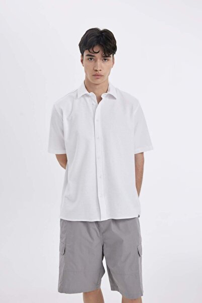 DeFacto Regular Fit Yazlık Pamuklu Kısa Kollu Beyaz Gömlek D1902AX25SM