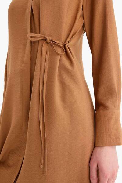 DeFacto Regular Fit Gömlek Yaka Büzgülü Uzun Kollu Diz Altı Tesettür Tunik D9862AX25SM