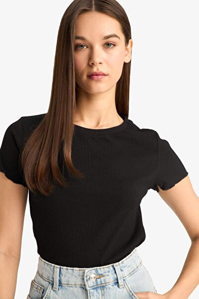 DeFacto Fitted Bisiklet Yaka Basic Düz Kısa Kollu Beyaz Tişört F3486AXNS