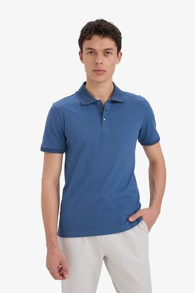 DeFacto Slim Fit, schmal geschnittenes, kurzärmliges, strukturiertes Basic-T-Shirt mit Polokragen T5259AZ25SM
