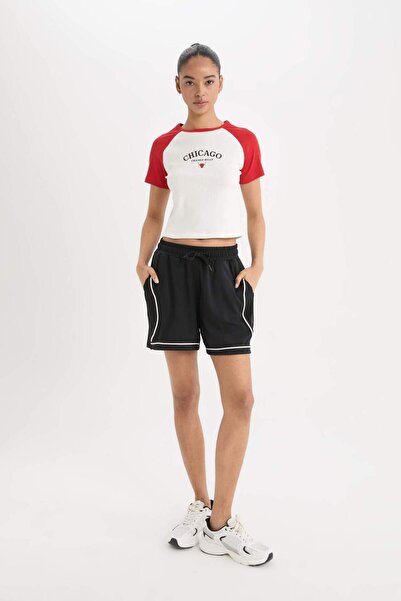 DeFacto DeFactoFit NBA Chicago Bulls Slim Fit με λεπτή εφαρμογή με λαιμόκοψη ποδηλατικού τύπου αθλητικό κοντομάνικο μπλουζάκι με ραβδώσεις