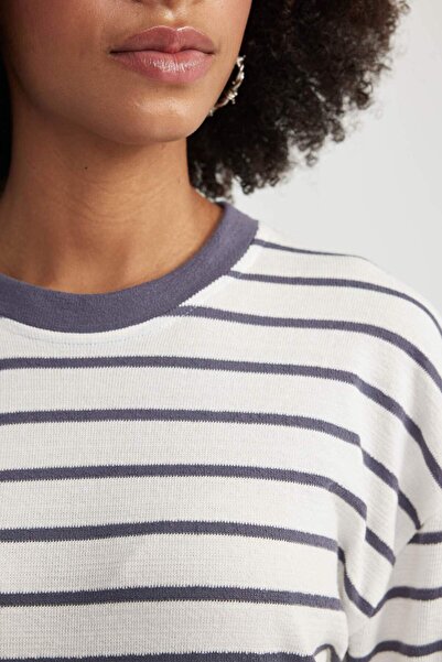 DeFacto Μακρυμάνικο μπλουζάκι με λαιμόκοψη B7847AXNS