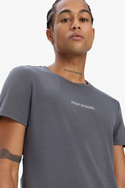 DeFacto DeFactoFit Stretchstoff Slim Fit Engschnitt Kurzarm-Sportshirt mit Rundhalsausschnitt E2436AX25SM