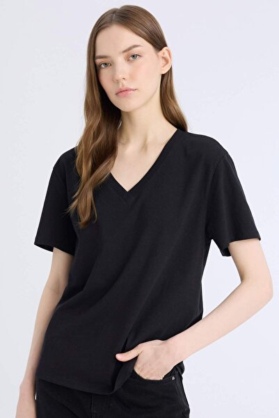 DeFacto تي شيرت أساسي بأكمام قصيرة ورقبة على شكل حرف V وقصة عادية D9593AX25SM