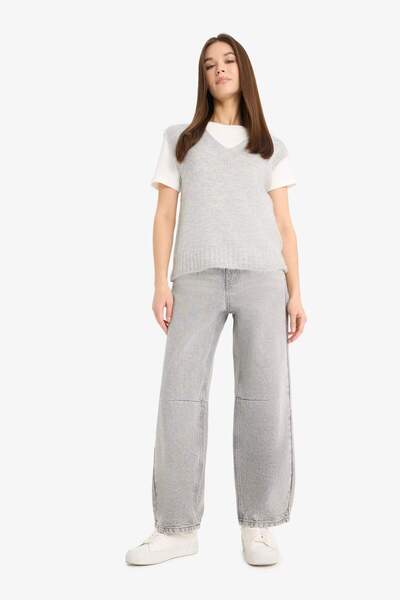 DeFacto Regular Fit V-Neck Basic Plain Knitwear Sweater F4635Ax25Sm