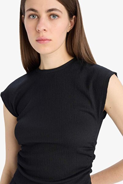 DeFacto Slim Fit Dar Kesim Bisiklet Yaka Basic Düz Bürümcük Kısa Kollu Tişört E3398AX25SP