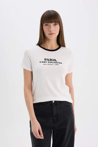 DeFacto Bedrucktes, geripptes Kurzarm-T-Shirt mit normaler Passform und Rundhalsausschnitt E5065AX25SP