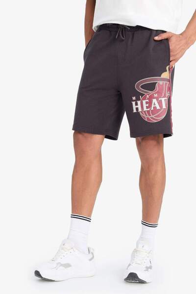 DeFacto DeFactoFit NBA Miami Heat Standart Fit Kısa Paça Şort E2190AX25SM