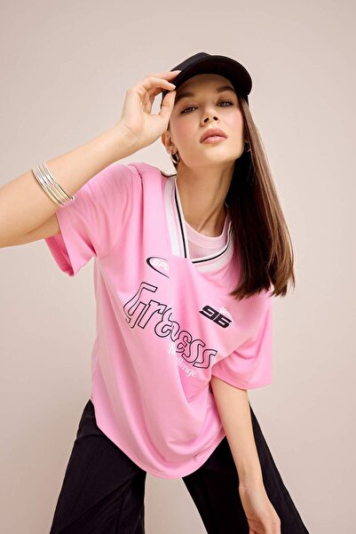 DeFacto Coool Oversize-T-Shirt mit weitem Schnitt und V-Ausschnitt aus bedrucktem Jersey-Stoff mit kurzen Ärmeln E7447AX25SP