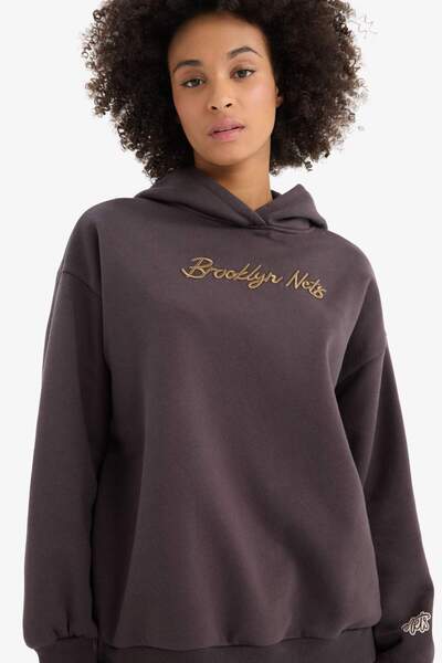 DeFacto DeFactoFit NBA Brooklyn Nets Oversize Fit Kapüşonlu Kalın Kumaş Sporcu Sweatshirt D6117AX25SP