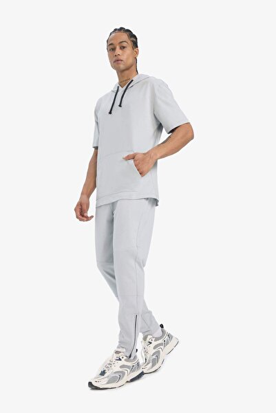 DeFacto DeFactoFit Standard Fit Kapuzenbedrucktes Sportler-Kurzarm-T-Shirt D8017AX25SP