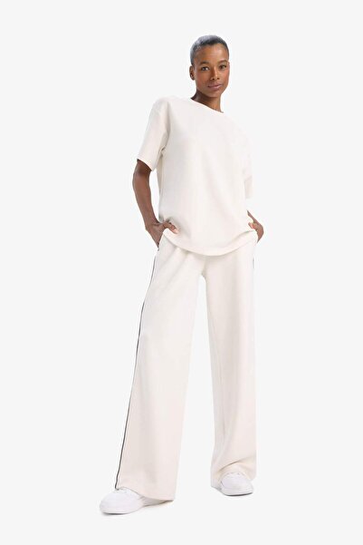 DeFacto DeFactoFit Oversize Weites Schnittmodal Kurzarm-T-Shirt mit Rundhalsausschnitt in Schwarz D7127AX25SP