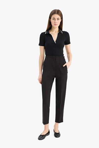 DeFacto Slim Fit Kurz geschnittenes Poloshirt mit geripptem Stoff Kurzarm-T-Shirt E5786AX25SP