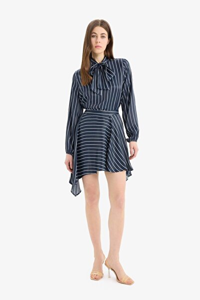 DeFacto Regular Fit Fiyonk Yaka Çizgili Saten Uzun Kollu Bluz E7357AX25SM