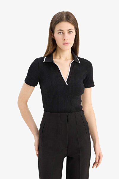 DeFacto Slim Fit Kurz geschnittenes Poloshirt mit geripptem Stoff Kurzarm-T-Shirt E5786AX25SP