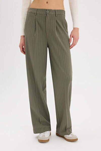 DeFacto Wide Leg Klasik Kumaş Palazzo Pantolon Pensli Çift Cepli Normal Bel Standart Boy D5066AX25SP