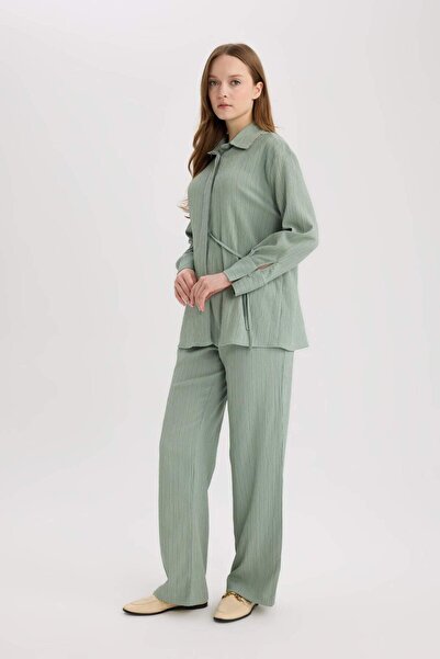 DeFacto Straight Fit Cep Detaylı Standart Paça Krinkıl Kumaş Pantolon D8680AX25SP