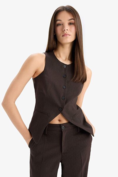 DeFacto Afra x Taillierte, ärmellose Strickjacke mit Rundhalsausschnitt und Knöpfen E4661AX25SP