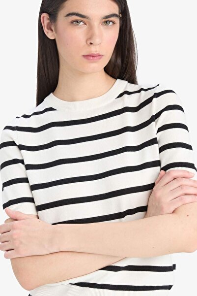 DeFacto Regular Fit Crew Neck Striped Short Sleeve Knitwear Sweater D6271Ax25Sm