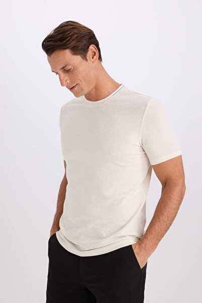 DeFacto Slim Fit Dar Kesim Bisiklet Yaka Krinkıl Kısa Kollu Tişört D7225AX25SP