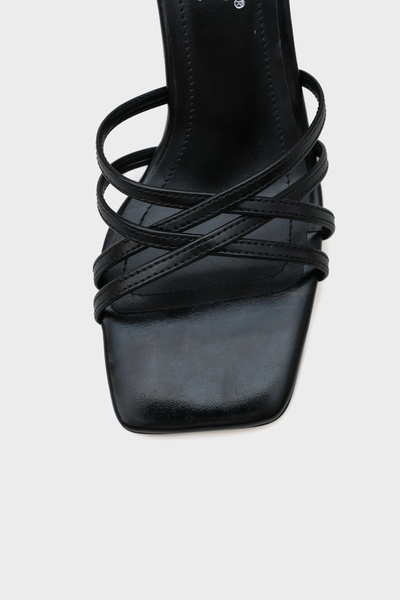 Capone Outfitters Γυναικείες παντόφλες Liora Blunt Toe με τακούνι