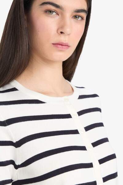DeFacto Regular Fit Bisiklet Yaka Çizgili Kısa Kollu Triko Hırka D6268AX25SM
