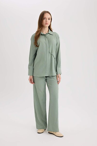 DeFacto Straight Fit Cep Detaylı Standart Paça Krinkıl Kumaş Pantolon D8680AX25SP