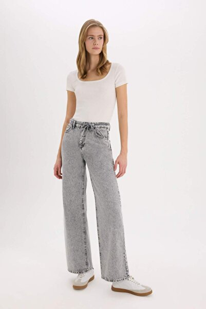 DeFacto Slim Fit Slim Fit Στρογγυλή λαιμόκοψη Basic Solid Twill Καμισόλα με κοντό μανίκι μπλουζάκι με κουμπωτό κούμπωμα E6579AX25SP