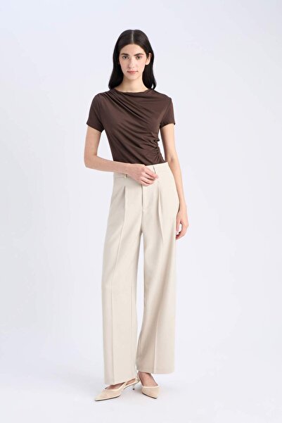 DeFacto Μπλουζάκι με κοντό μανίκι με λαιμόκοψη Soft Touch Slim Fit E7016ax25sp