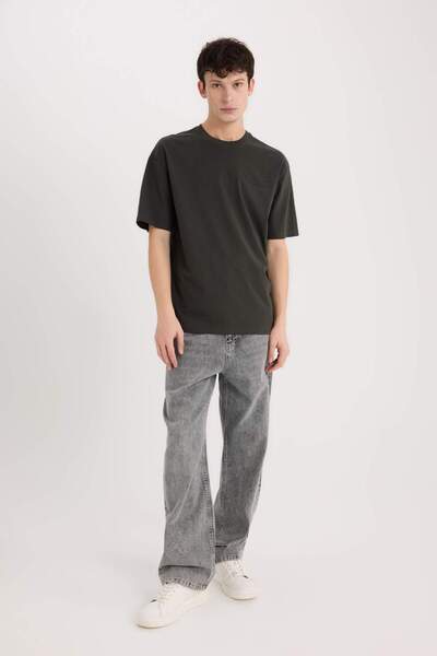 DeFacto 100 % Baumwolle, kastenförmiger Schnitt, kurze Ärmel, T-Shirt mit Rundhalsausschnitt und Rückenprint D5601AX25SP