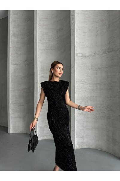 Moda Palmiss Kadın Siyah Taş Detaylı Omuz Vatkalı Midi Elbise