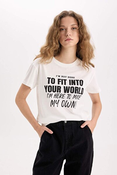 DeFacto Bedrucktes Kurzarm-T-Shirt mit normaler Passform und Rundhalsausschnitt D9599AX25SM