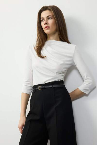 DeFacto Krepp-T-Shirt mit tiefem Kragen und normaler Passform – halbe Ärmel E7096AX25SP