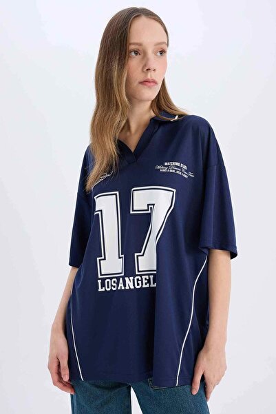 DeFacto Coool Oversize Wide Fit Polo Neck Potištěný dres Látkové tričko s krátkým rukávem E5368AX25SM