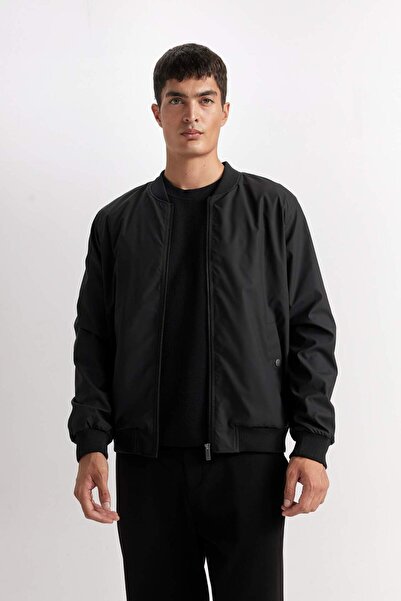 DeFacto Su Geçirmez Slim Fit Dar Kesim Bomber Kolej Yaka Fermuarlı Çift Cepli Mevsimlik Hafif Mont D7319AX25
