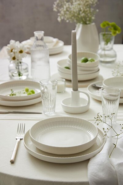 Kütahya Porselen Kutahya Porselen Bone Crest 18-teiliges Tafelservice für 6 Personen – Weiß