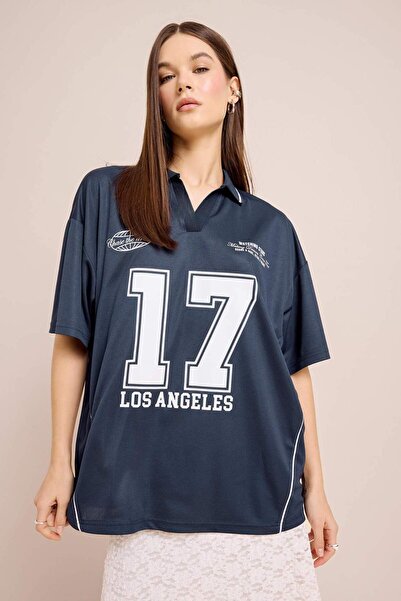 DeFacto Coool Oversize Wide Fit Polo Neck Potištěný dres Látkové tričko s krátkým rukávem E5368AX25SM