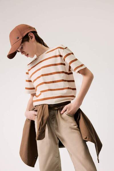 DeFacto Ριγέ κοντομάνικο μπλουζάκι για αγόρια με λαιμόκοψη D9491A825SM