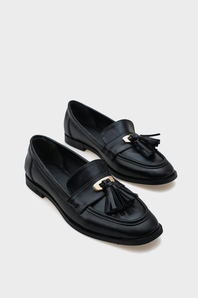 Capone Outfitters Carmela Металеві туфлі-лофери з китицями для жінок