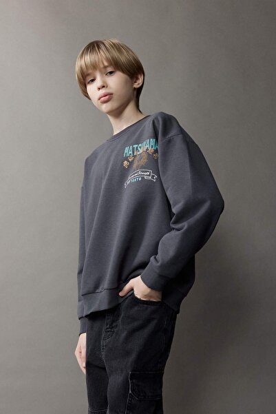 DeFacto Erkek Çocuk Oversize Geniş Kalıp Bisiklet Yaka Sırt Baskılı Sweatshirt D8497A825SP