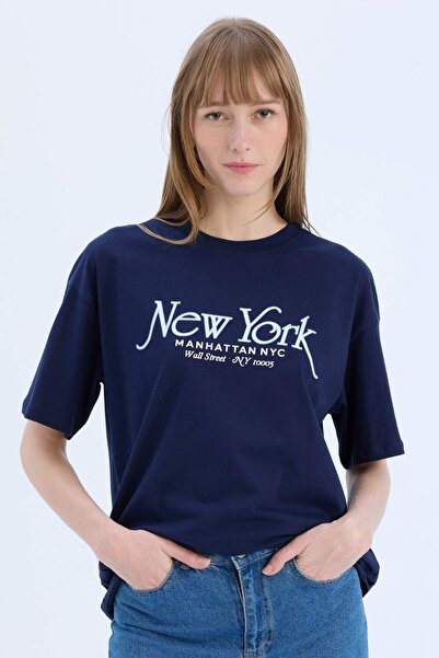 DeFacto Übergroßes, geräumiges, bedrucktes Kurzarm-T-Shirt mit Rundhalsausschnitt E5057ax25sp