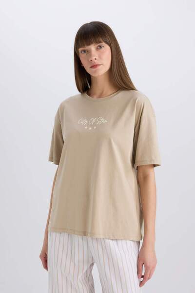 DeFacto Pijama Takımı Regular Fit Bisiklet Yaka Baskılı Kısa Kollu Üst Çizgili Uzun Alt-Fall in Love E3483AX
