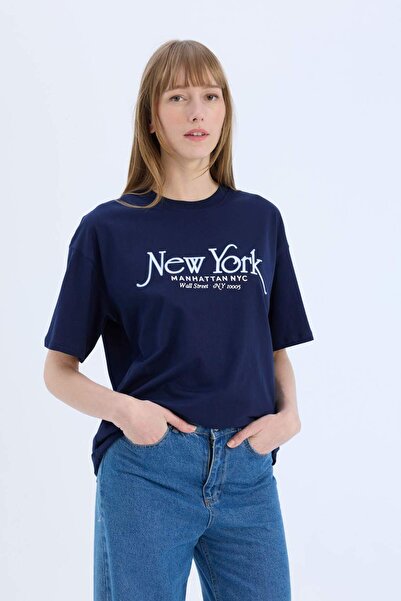 DeFacto Übergroßes, geräumiges, bedrucktes Kurzarm-T-Shirt mit Rundhalsausschnitt E5057ax25sp